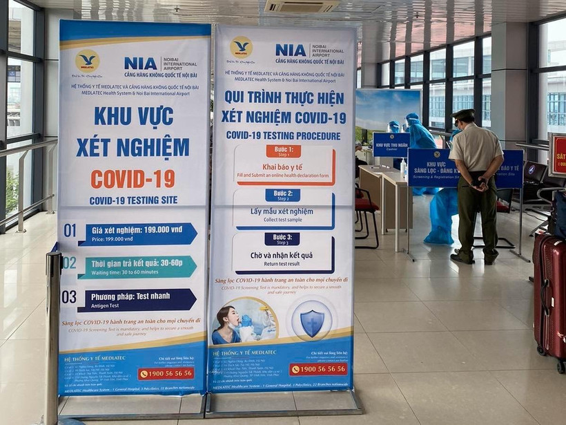 Cảng hàng không quốc tế Nội Bài sẽ tạm dừng dịch vụ test nhanh COVID-19 cho hành khách từ 16/12. (Ảnh: CTV/Vietnam+)