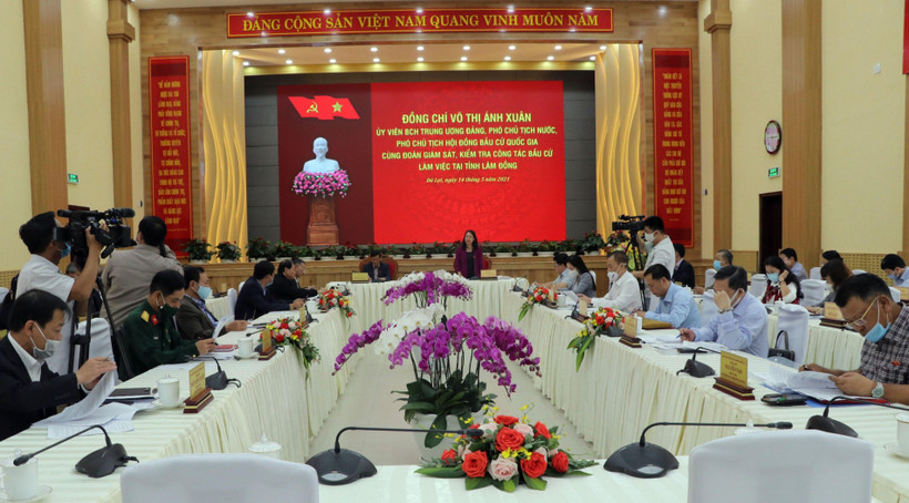 Đoàn công tác Ủy ban Thường vụ Quốc hội làm việc với Ủy ban bầu cử tỉnh Lâm Đồng. (Ảnh: Quốc Hùng-Đặng Tuấn/TTXVN)