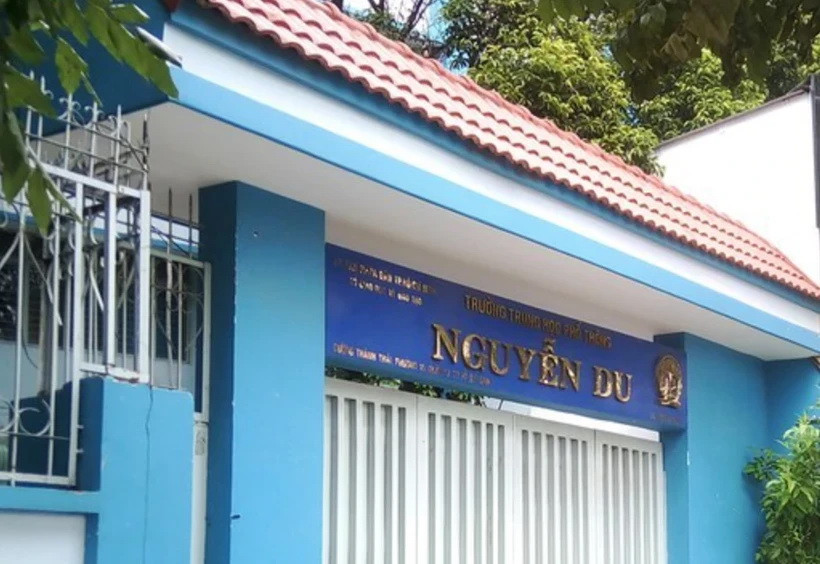 Điểm thi Trường Trung học Phổ thông Nguyễn Du, quận 10 nơi xảy ra sự việc. (Nguồn: Báo Pháp luật Thành phố Hồ Chí Minh)