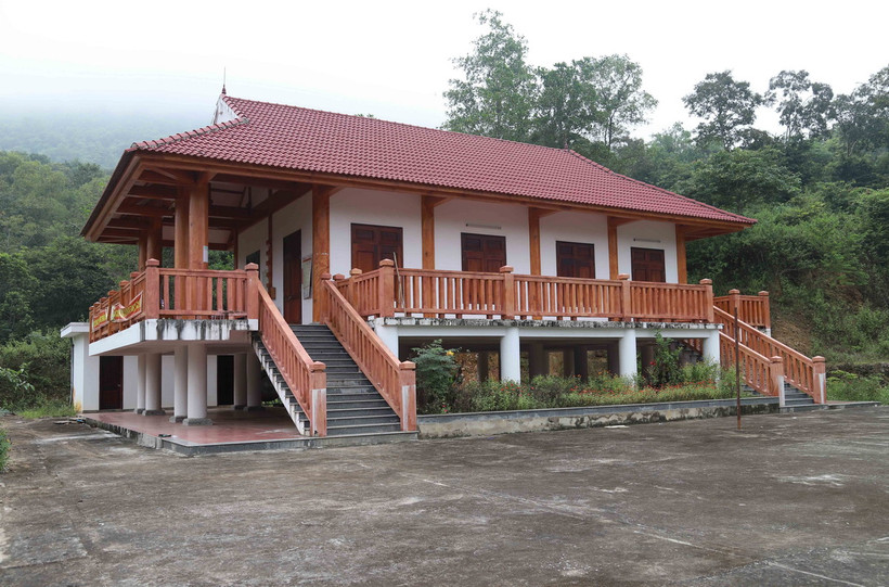 Nhà văn hóa sinh hoạt cộng đồng của người Ơ Đu ở bản Văng Môn, xã Nga My, huyện Tương Dương, tỉnh Nghệ An. (Ảnh: Xuân Tiến/TTXVN)