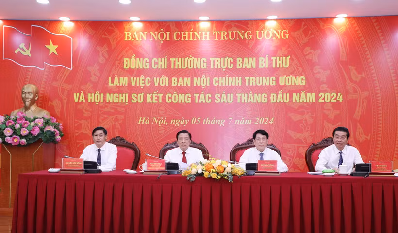 Thường trực Ban Bí thư Lương Cường và các lãnh đạo Ban Nội chính Trung ương điều hành hội nghị. (Ảnh: Phương Hoa/TTXVN)