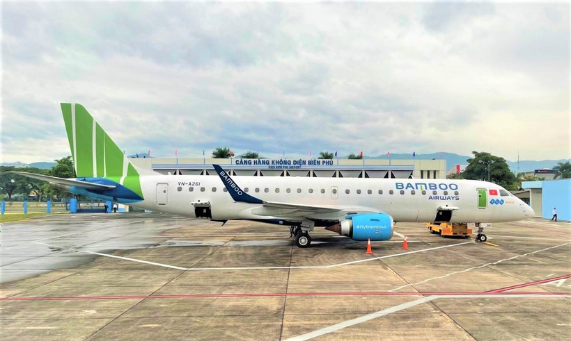 Máy bay Máy bay phản lực Embraer của hãng hàng không Bamboo Airways tại sân bay Điện Biên. (Ảnh: CTV/Vietnam+)