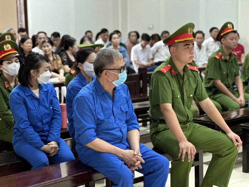 Các bị cáo tại phiên xử phúc thẩm. (Ảnh: Sơn Hiếu/TTXVN)