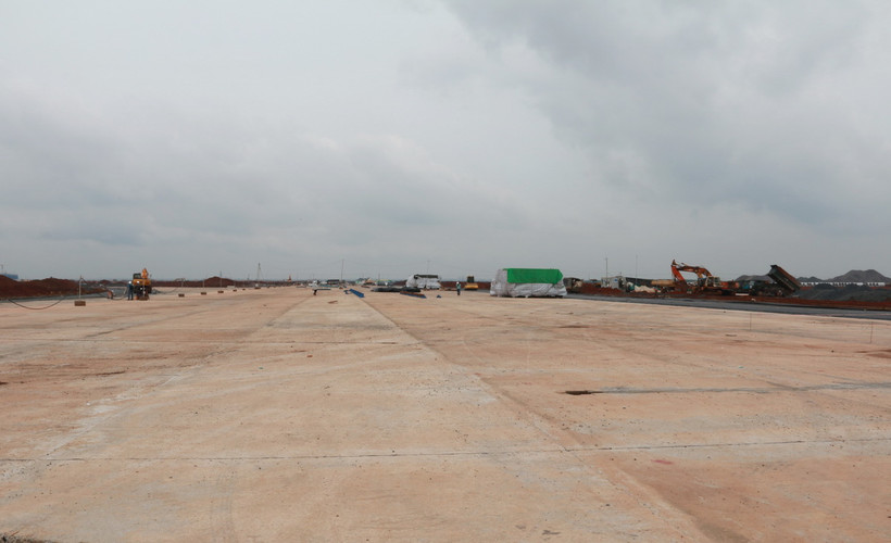 Đường cất hạ cánh sân bay Long Thành đã hoàn thành đổ bêtông lớp 1. (Ảnh: Công Phong/TTXVN)