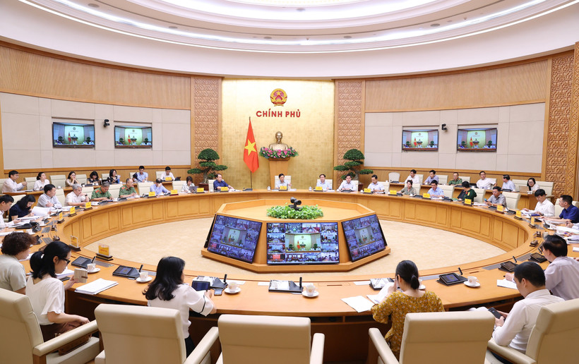 Phó Thủ tướng Trần Hồng Hà họp rà soát, hoàn thiện chi tiết một số điều của Luật Nhà ở. (Ảnh: Văn Điệp/TTXVN)