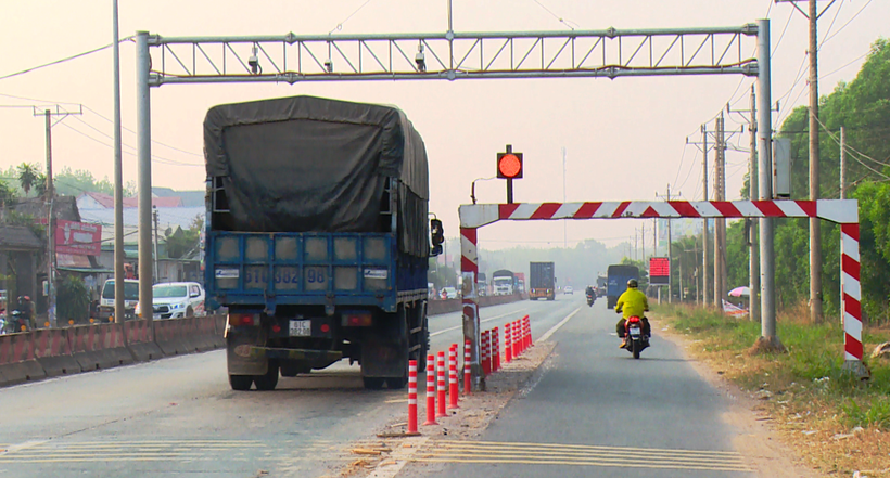 Trạm cân tự động tại tuyến đường tỉnh 741 Bình Dương do Elcom triển khai đã được Bộ Giao thông Vận tải đồng ý đưa vào thí điểm phạt nguội. (Ảnh: CTV/Vietnam+)