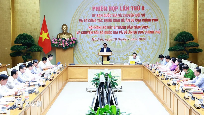 Thủ tướng Phạm Minh Chính chủ trì Hội nghị sơ kết 6 tháng Ủy ban Quốc gia về chuyển đổi số và Đề án 06. (Ảnh: Dương Giang/TTXVN)