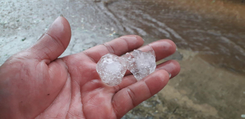 Mưa đá tại huyện Mường Lát (Thanh Hóa). (Ảnh: Khiếu Tư/TTXVN)