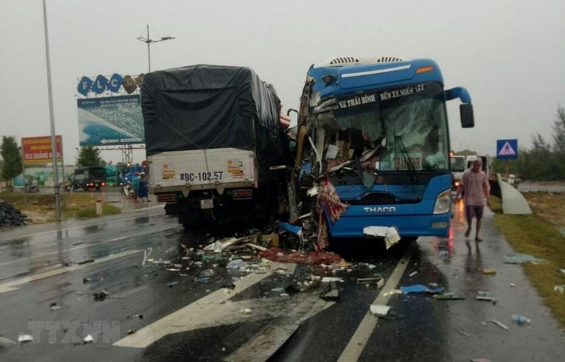 Hiện trường vụ tai nạn giao thông. (Ảnh: Đức Thọ/TTXVN)