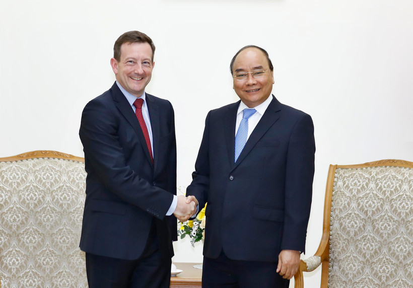 Thủ tướng Nguyễn Xuân Phúc tiếp Đại sứ Pháp tại Việt Nam Bertrand Lortholary. (Ảnh: Thống Nhất/TTXVN)