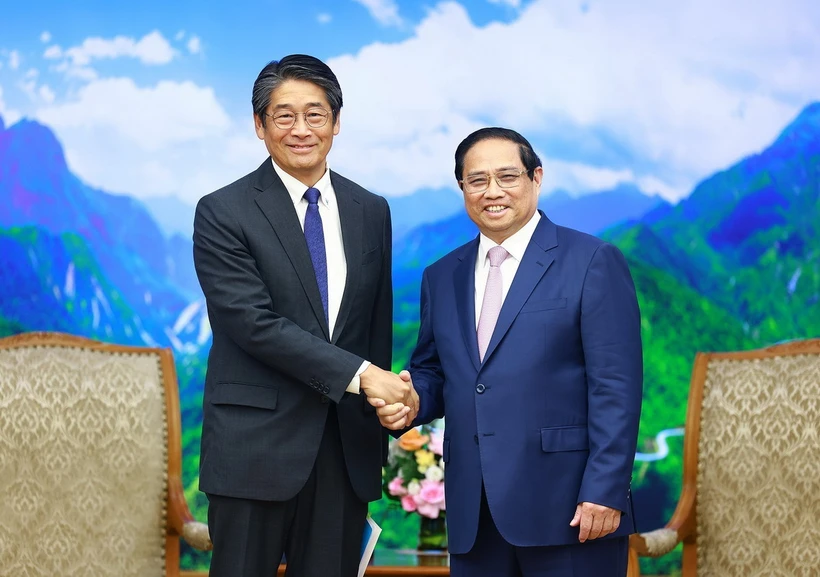 Thủ tướng Phạm Minh Chính tiếp Đại sứ Nhật Bản tại Việt Nam Ito Naoki. (Ảnh: Dương Giang/TTXVN)