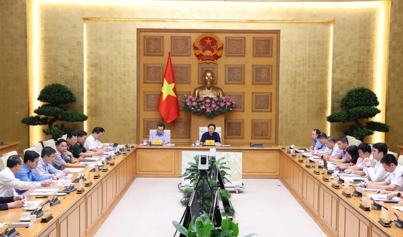 Phó Thủ tướng Trần Hồng Hà chủ trì cuộc họp. (Ảnh: Văn Điệp/TTXVN)