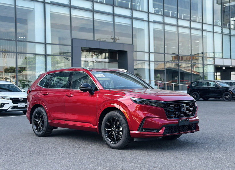 Honda CRV phiên bản hybrid đang bị chênh so với giá niêm yết khoảng 30-50 triệu đồng tại một số đại lý bán hàng. (Ảnh: PV/Vietnam+)