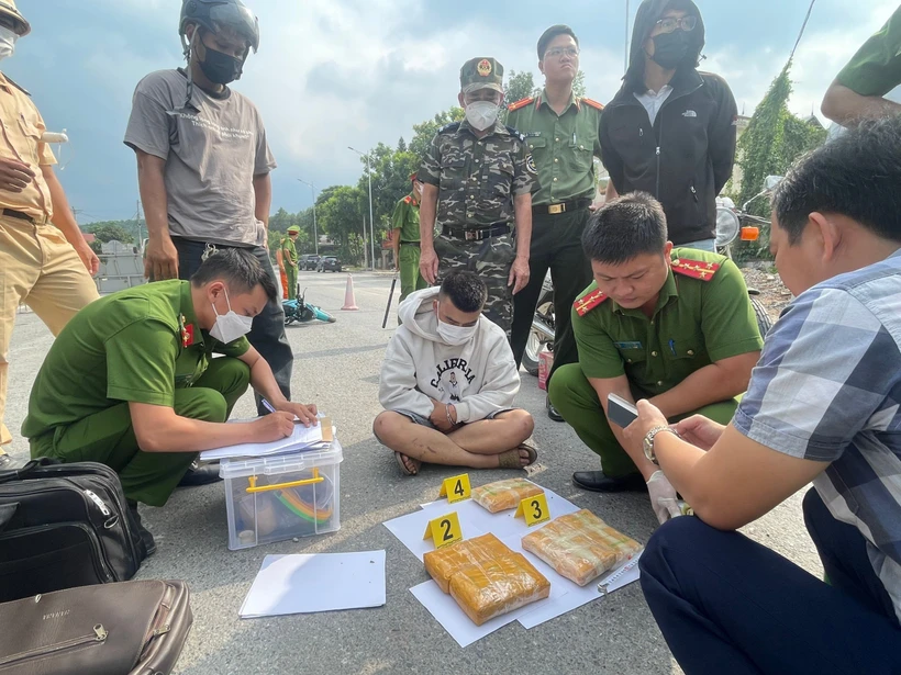 Từ đầu năm đến nay, Cơ quan Hải quan đã bắt giữ gần 14 nghìn vụ vi phạm pháp luật, trong đó 224 vụ vi phạm về ma tuý và bắt giữ gần 300 đối tượng.