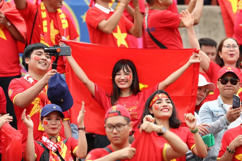 Cổ động viên Việt Nam. (Ảnh: TTXVN)