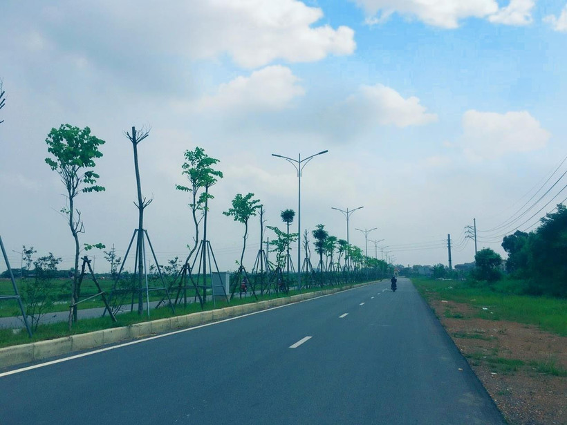 Tuyến đường từ Trung tâm hành chính huyện Mê Linh đi Thị trấn Chi Đông (giai đoạn 1) được hoàn thành năm 2019. (Ảnh: Minh Nghĩa/TTXVN)