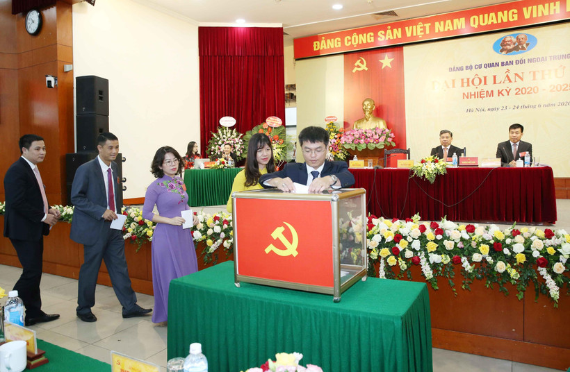 Trong ảnh: Đại biểu bỏ phiếu bầu Ban Chấp hành. (Ảnh: Phương Hoa/TTXVN)