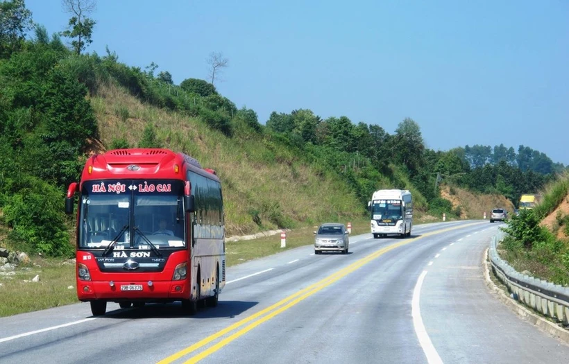 Phương tiện lưu thông trên tuyến cao tốc Nội Bài-Lào Cai. (Ảnh: Việt Hùng/Vietnam+)