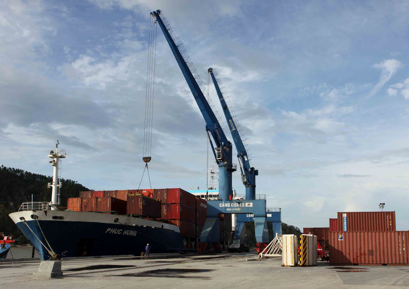 Năm 2023, Tổng cục Hải quan đẩy mạnh cải cách hiện đại hóa, với mục tiêu vừa tạo thuận lợi thương mại vừa đảm bảo nâng cao hiệu quả quản lý nhà nước về hải quan. (Ảnh: Vietnam+)