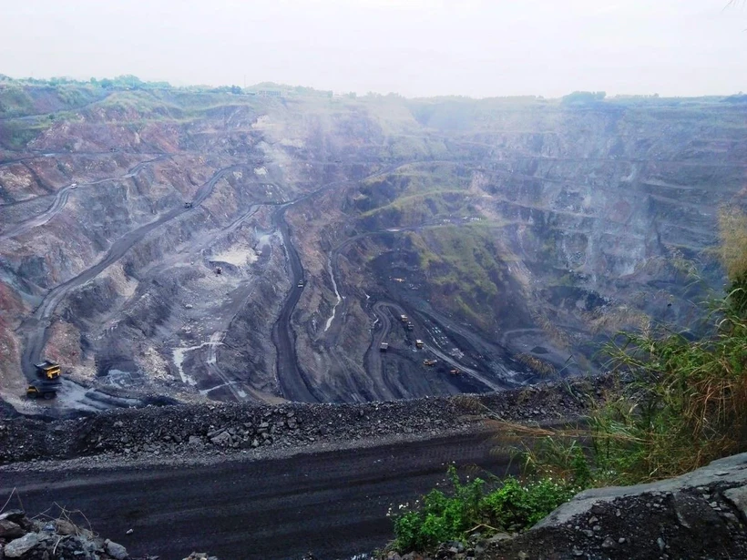 Một góc khu vực khai trường của Mỏ than Phấn Mễ. (Ảnh: HV/Vietnam+)