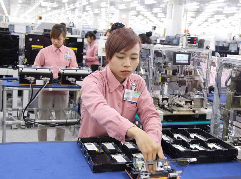 Năm 2023, khu vực dịch vụ tăng 6,82%, đóng góp 62,29%. (Ảnh: Vietnam+)