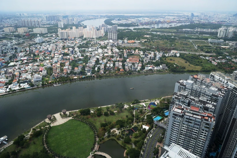 Hai bên sông Sài Gòn thuộc quận Bình Thạnh và thành phố Thủ Đức, Thành phố Hồ Chí Minh. (Ảnh minh họa: Hồng Đạt/TTXVN)