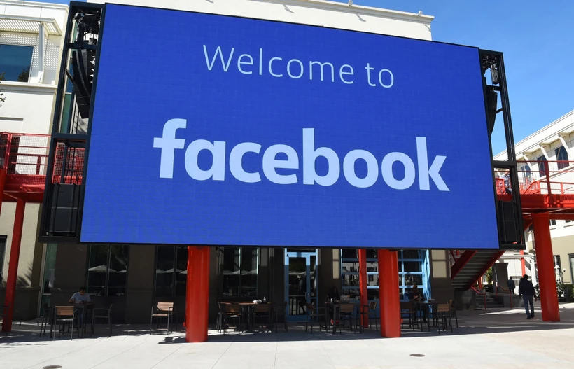Biểu tượng của facebook tại Menlo Park, California, Mỹ. (Ảnh: AFP/TTXVN)