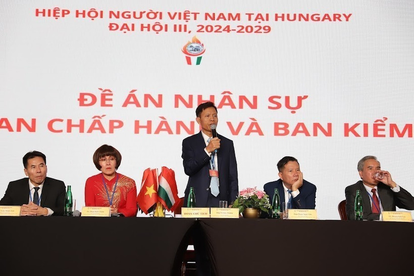 Ông Vũ Quý Dương, Chủ tịch Hiệp hội người Việt Nam tại Hungary phát biểu ở đại hội. (Ảnh: TTXVN phát)