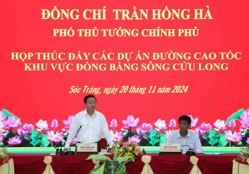 Phó Thủ tướng Trần Hồng Hà phát biểu tại buổi làm việc. (Ảnh: Trung Hiếu/TTXVN)