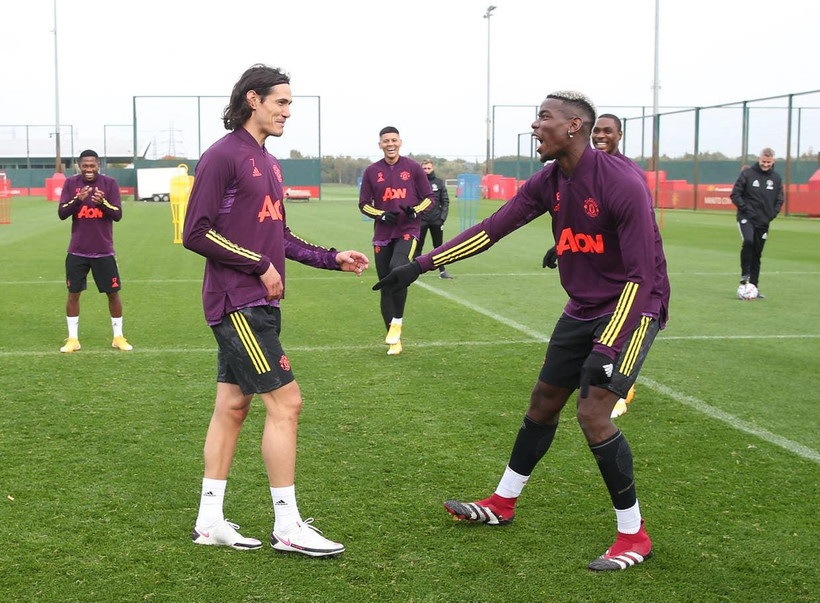 Cavani (trái) tập luyện cùng đồng đội nhưng nhiều khả năng sẽ không ra sân đấu PSG. (Nguồn: Getty Images)