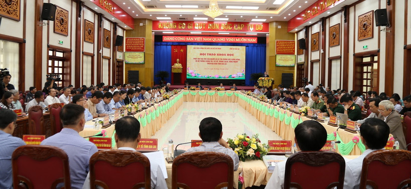 Hội thảo khoa học với chủ đề “Phát huy vai trò của người có uy tín trong xây dựng Đảng và hệ thống chính trị cơ sở trong sạch, vững mạnh trên địa bàn tỉnh Gia Lai”. (Ảnh: Quang Thái/TTXVN)