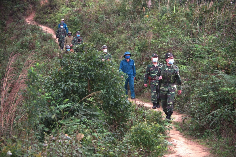 Cán bộ, chiến sỹ Đồn Biên phòng Bạch Đích (huyện Yên Minh, Hà Giang) tuần tra bảo vệ biên giới. (Ảnh: TTXVN phát)