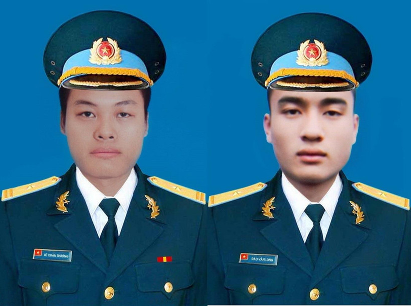 Phi công Đào Văn Long (phải) và phi công Lê Xuân Trường. (Ảnh: TTXVN phát)