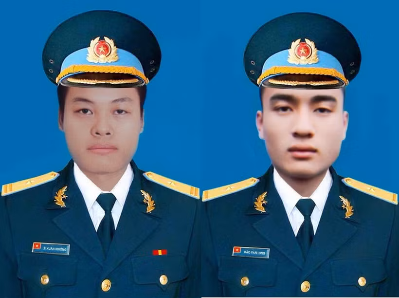 Phi công Đào Văn Long (phải) và phi công Lê Xuân Trường. (Ảnh: TTXVN phát)
