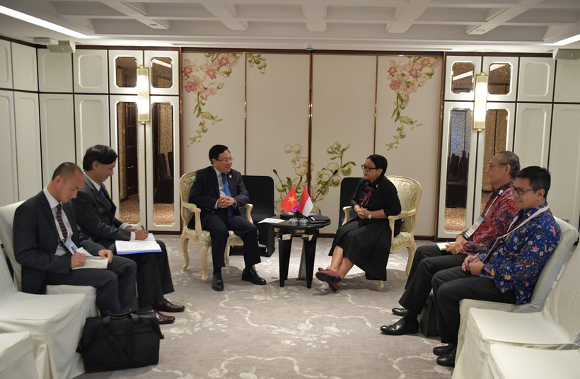 Phó Thủ tướng, Bộ trưởng Ngoại giao Phạm Bình Minh gặp Bộ trưởng Ngoại giao Indonesia Retno Marsudi. (Ảnh: PV/TTXVN)