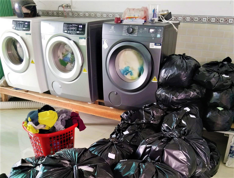 Các tiệm kinh doanh giặt là kiếm tiền triệu mỗi ngày trong dịp cận Tết. (Ảnh minh họa: PV/Vietnam+)