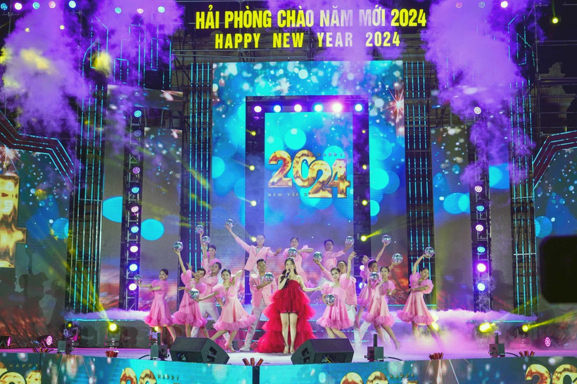 Chương trình nghệ thuật thành phố Hải Phòng chào đón năm mới 2024. (Ảnh: Hoàng Ngọc/TTXVN) 
