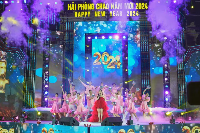Chương trình nghệ thuật thành phố Hải Phòng chào đón năm mới 2024. (Ảnh: Hoàng Ngọc/TTXVN) 
