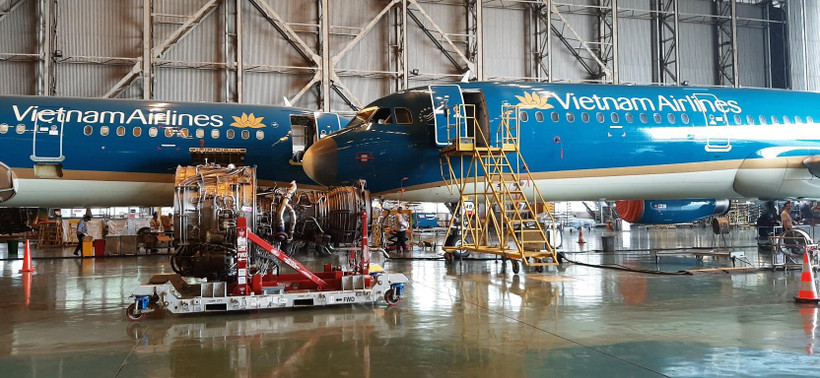 Máy bay đang được bảo dưỡng định kỳ tại sân bay Nội Bài. (Ảnh: Việt Hùng/Vietnam+)