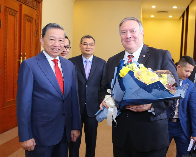 Bộ trưởng Bộ Công an Tô Lâm đón Ngoại trưởng Hoa Kỳ Mike Pompeo. (Ảnh: Doãn Tấn/TTXVN)