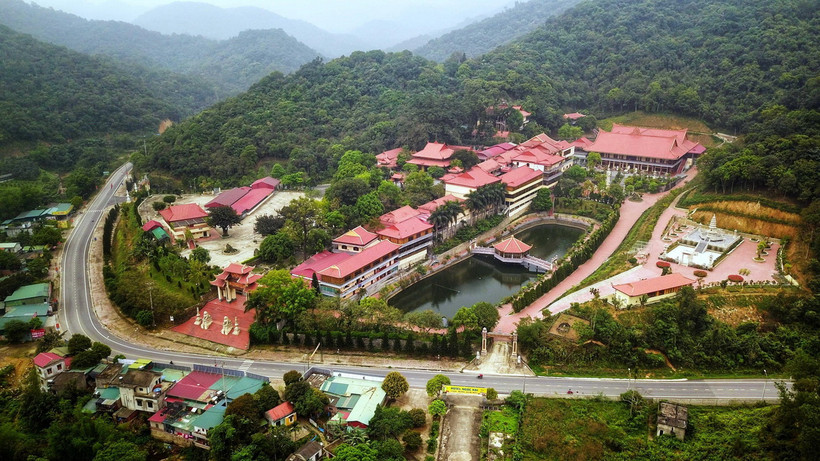 Thiền viện Trúc Lâm Yên Tử (còn gọi là Chùa Lân) nằm trên núi Yên Tử, thuộc Khu Di tích Lịch sử và danh thắng Yên Tử (thành phố Uông Bí, Quảng Ninh). (Ảnh: Thành Đạt/TTXVN)