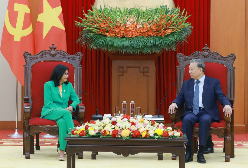 Tổng Bí thư Tô Lâm tiếp Ủy viên Bộ Chính trị Đảng Xã hội chủ nghĩa Thống nhất (PSUV), Phó Tổng thống thường trực Cộng hòa Bolivar Venezuela Delcy Rodríguez Gómez. (Ảnh: Thống Nhất/TTXVN)