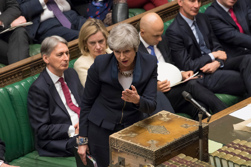 Thủ tướng Anh Theresa May (phía trước) phát biểu tại cuộc họp Hạ viện ở London ngày 3/4/2019. (Ảnh: THX/TTXVN) 