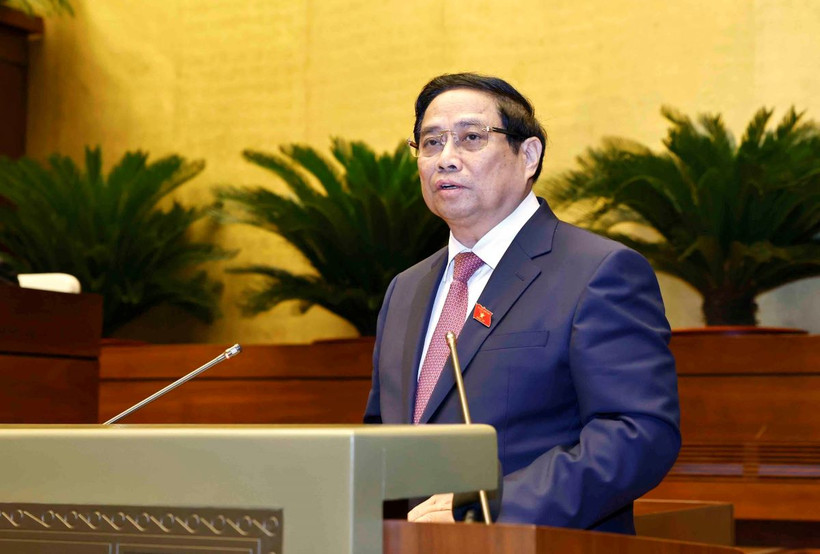 Thủ tướng Phạm Minh Chính trình bày Báo cáo kết quả thực hiện kế hoạch phát triển kinh tế-xã hội năm 2024, dự kiến kế hoạch phát triển kinh tế-xã hội năm 2025. (Ảnh: Doãn Tấn/TTXVN)