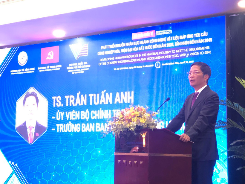 Trưởng Ban Kinh tế Trung ương-Trần Tuấn Anh nhấn mạnh tại Hội thảo, ngày 10/4. (Ảnh: Vietnam+)