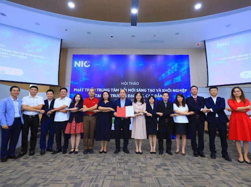 Các thành viên đầu tiên của Mạng lưới Trung tâm Đổi mới sáng tạo và Khởi nghiệp tại các trường đại học, cao đẳng. (Ảnh: Vietnam+)