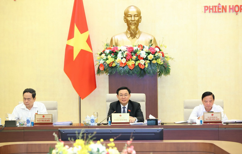 Chủ tịch Quốc hội Vương Đình Huệ phát biểu kết luận.(Ảnh: Văn Điệp/TTXVN)