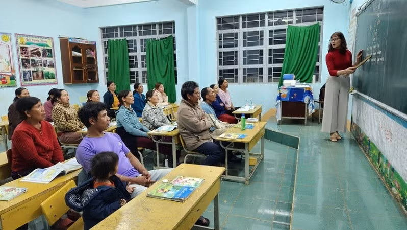 Một lớp học xóa mù chữ cho bà con dân tộc thiểu số tỉnh Gia Lai. (Nguồn: Báo Gia Lai)