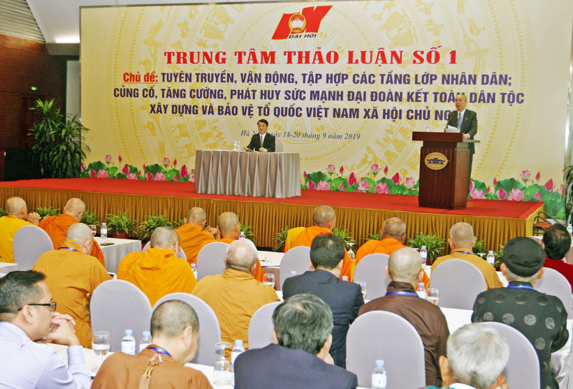 Các đại biểu tham gia phiên thảo luận về chủ đề: Tuyên truyền, vận động, tập hợp các tầng lớp nhân dân; củng cố, tăng cường, phát huy sức mạnh đại đoàn kết toàn dân tộc, xây dựng và bảo vệ Tổ quốc Việt Nam xã hội chủ nghĩa. (Ảnh: TTXVN)