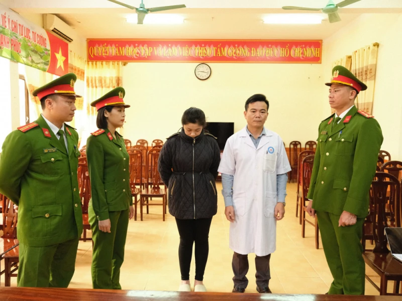 Cơ quan Cảnh sát Điều tra làm việc với Lê Thị Diệu Trinh và Lê Khắc Hùng. (Nguồn: Báo Công an Nhân dân)